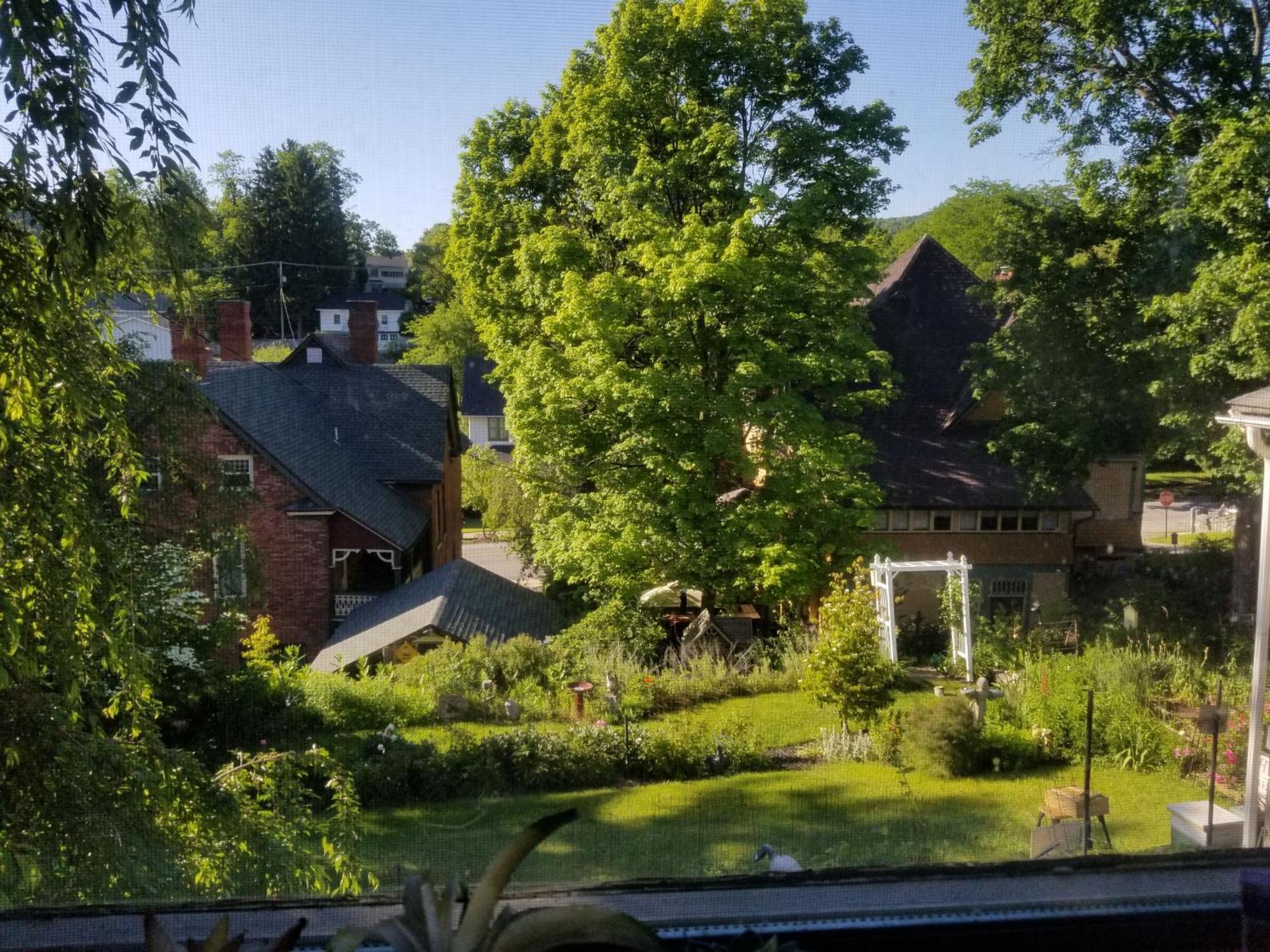 The Queen, A Victorian Bed & Breakfast Bed & Breakfast Bellefonte Exterior photo