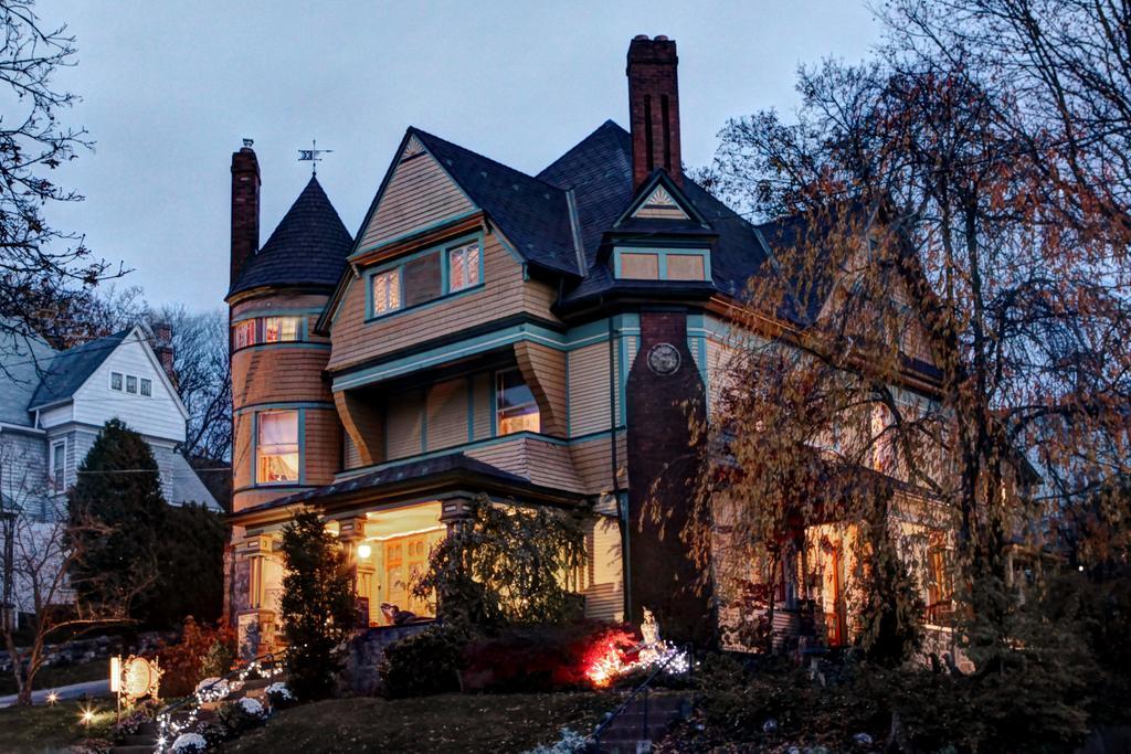 The Queen, A Victorian Bed & Breakfast Bed & Breakfast Bellefonte Exterior photo