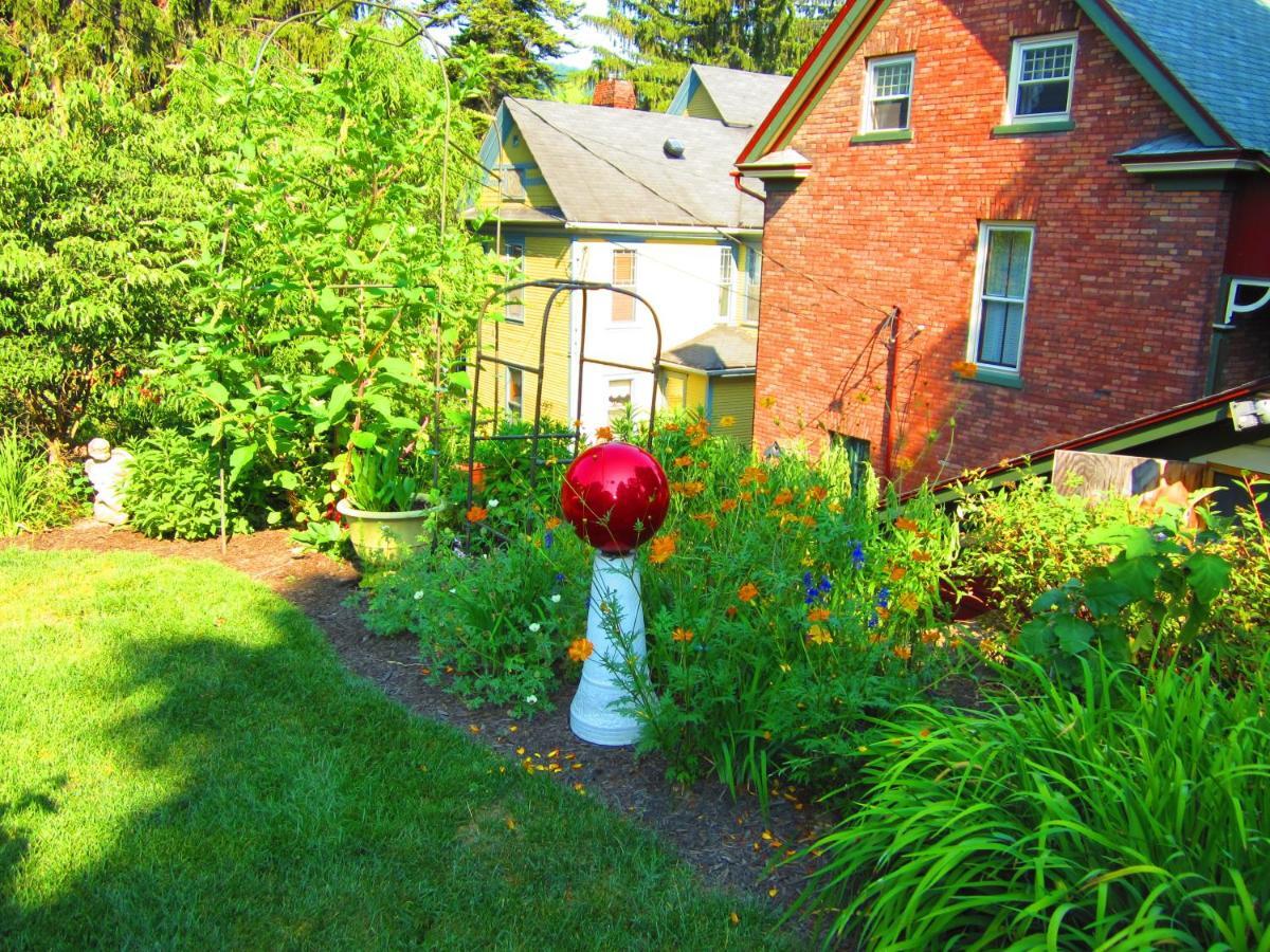 The Queen, A Victorian Bed & Breakfast Bed & Breakfast Bellefonte Exterior photo